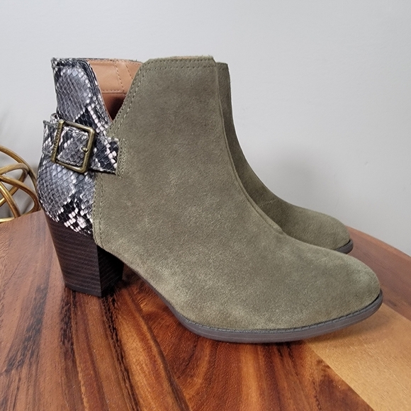 Vionic Naomi Snakeskin Olive Suede Ankle Boots Size 8 Green - Picture 7 of 14